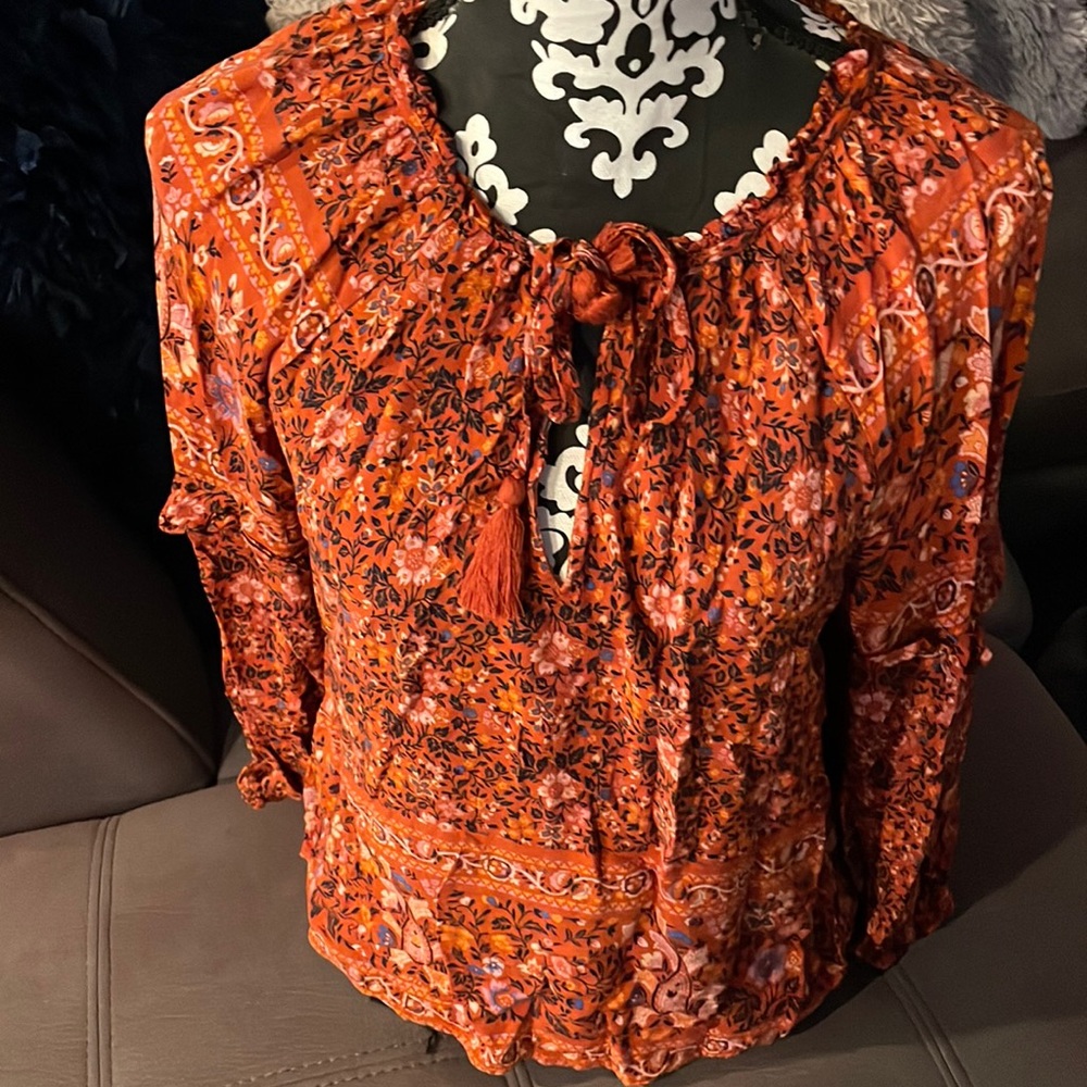 AMERICAN EAGLE OUTFITTERS Burnt Orange with Flower Print Blouse Size Medium